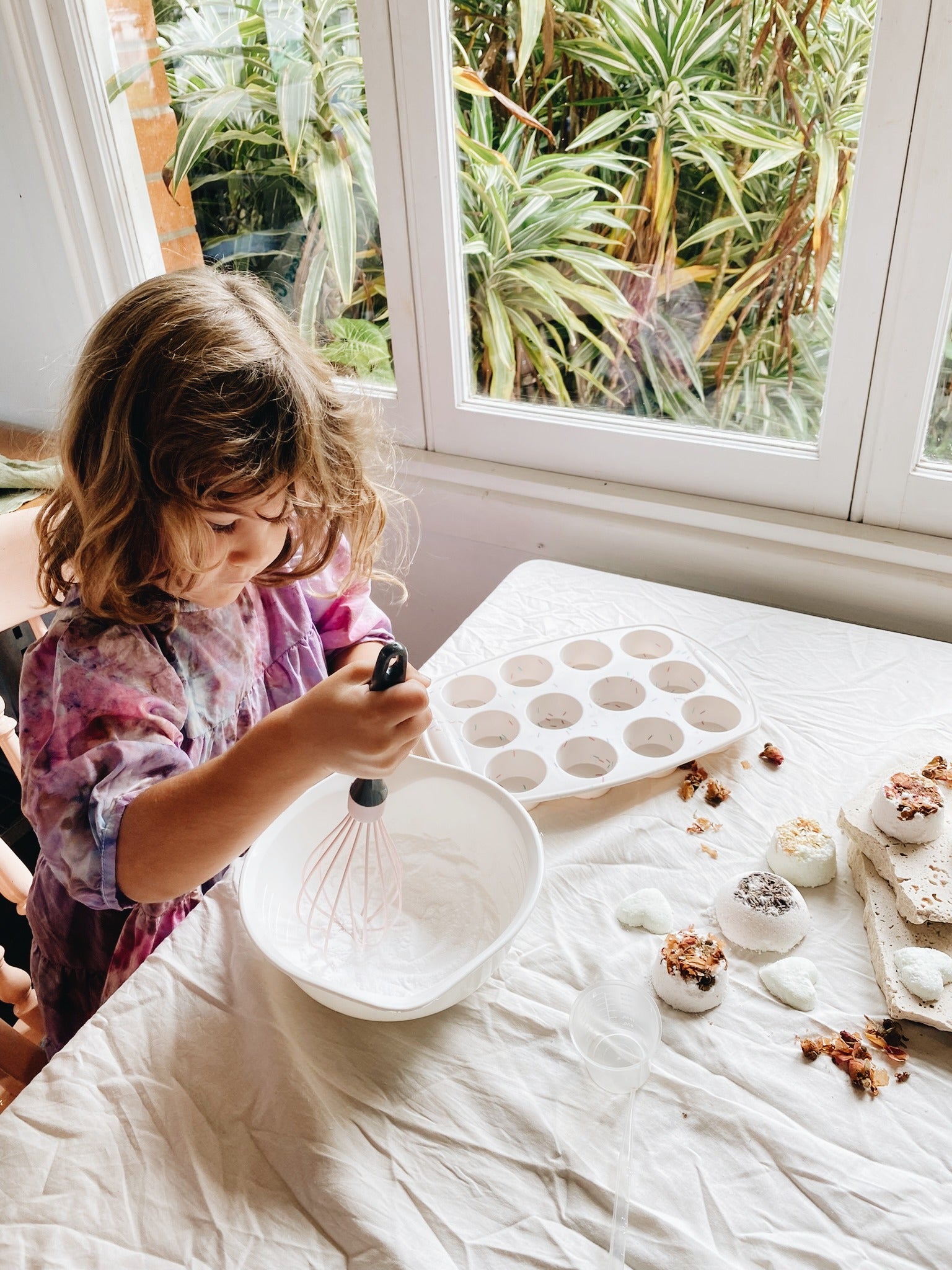 BATH BOMBS + BAUBLES